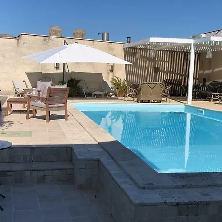 Relais Delle Ceramiche غروتاليي